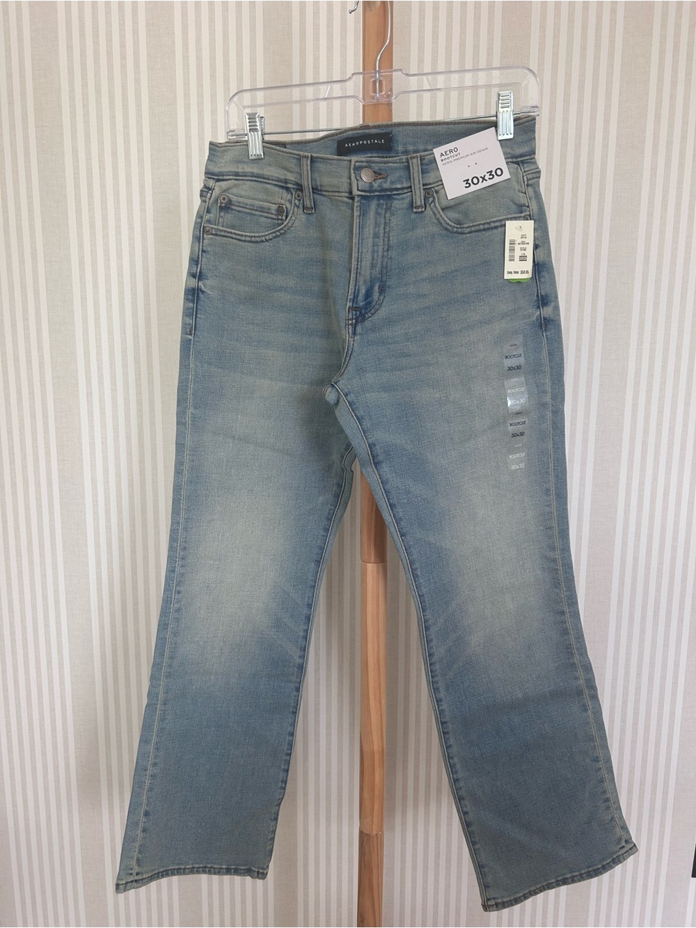 Aeropostale premium air denim bootcut jeans in a light wash Men’s size 30x30 NWT